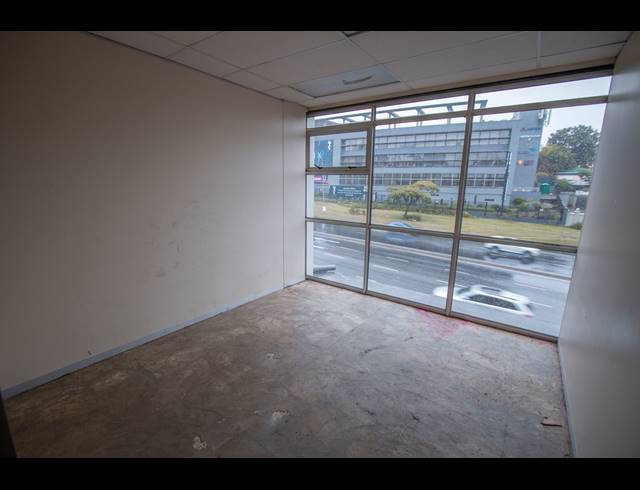 1,596M² OFFICE TO LET IN PARKMORE